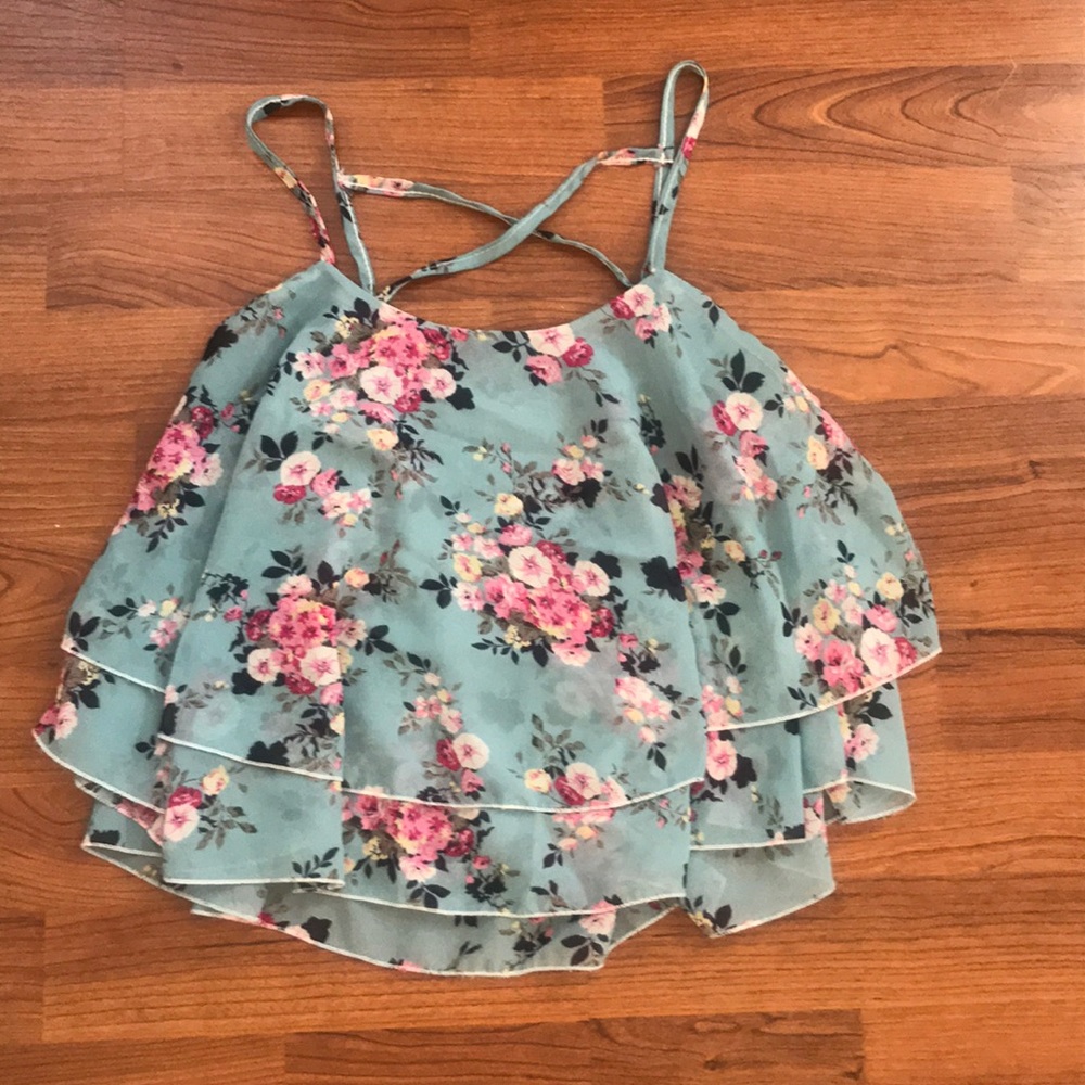 5/$25 Crop Top Ruffle Floral Top Size Large